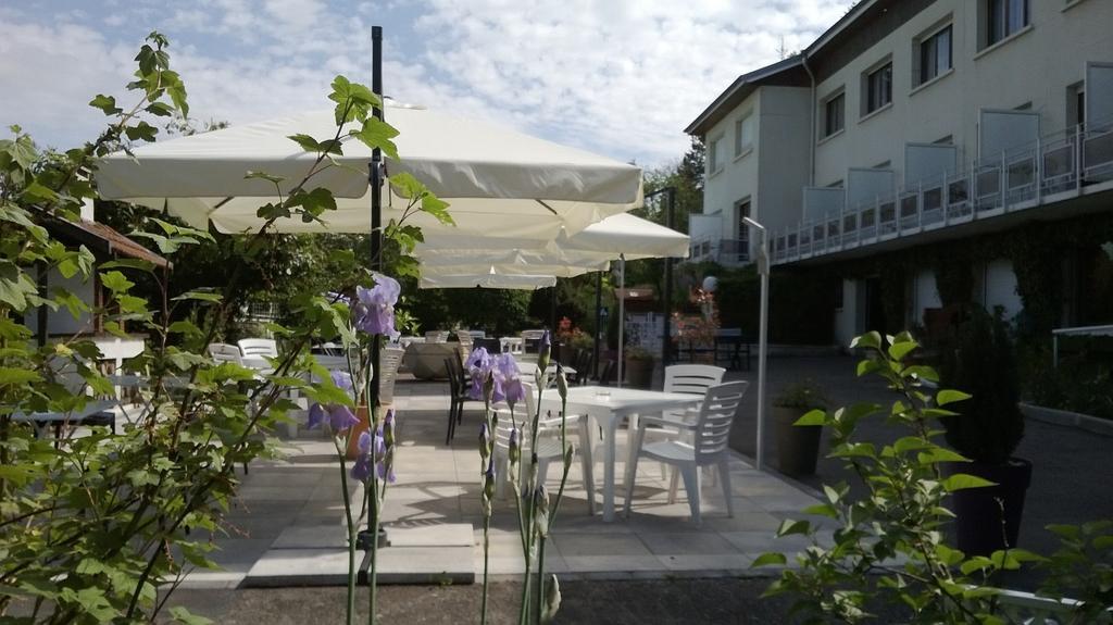 Logis Hotel Maison Carree Restaurant O Carre Dart Mereville  Экстерьер фото