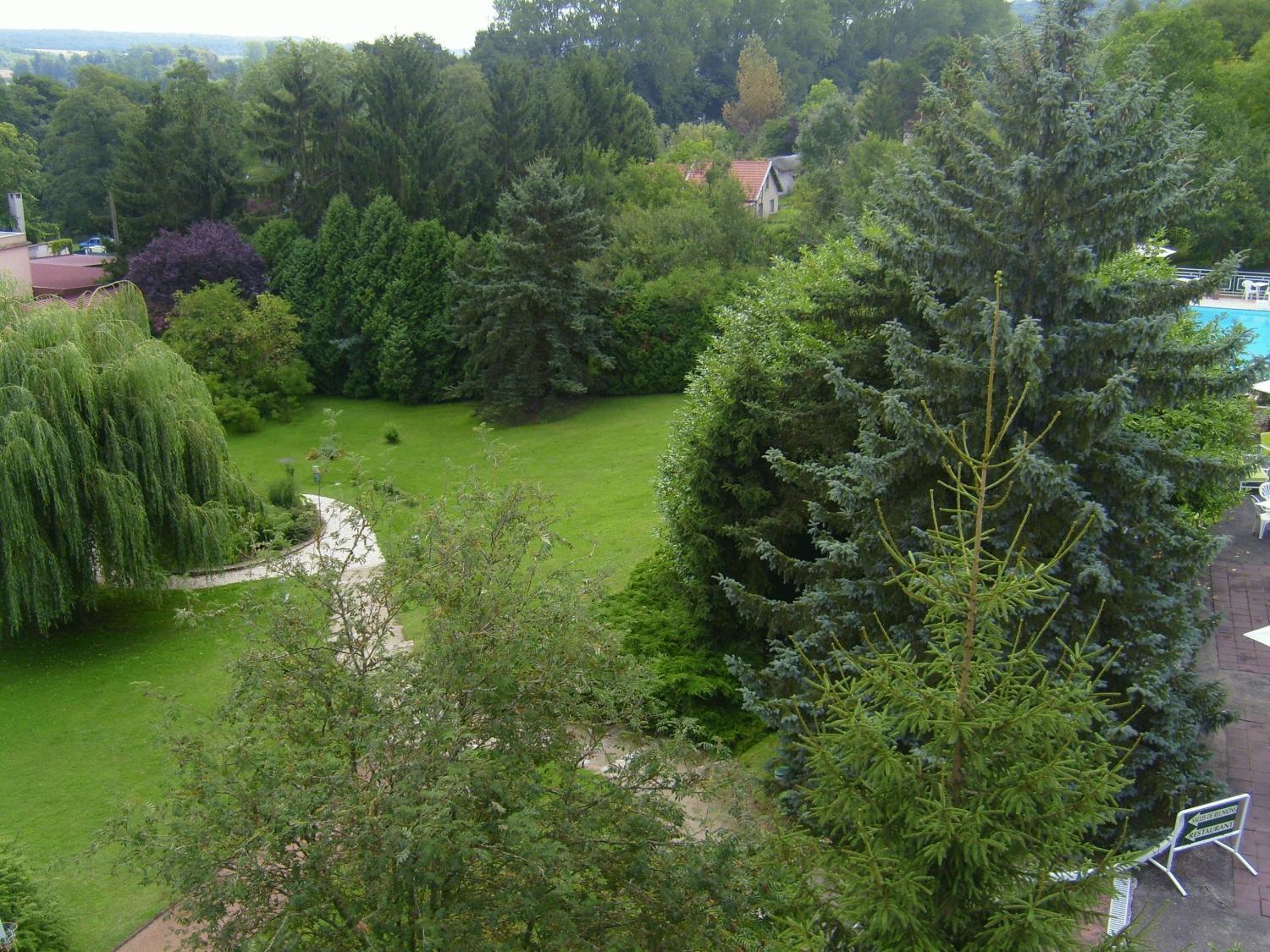 Logis Hotel Maison Carree Restaurant O Carre Dart Mereville  Экстерьер фото
