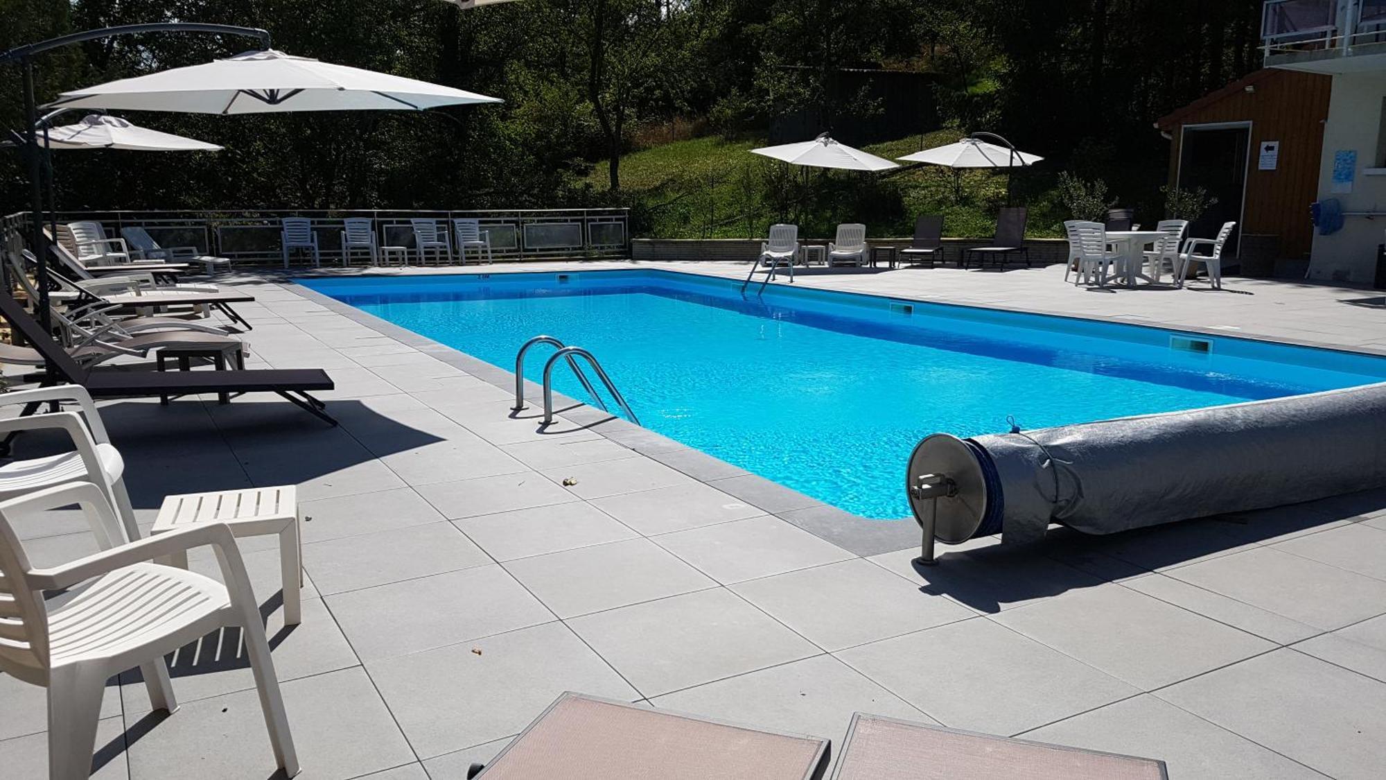 Logis Hotel Maison Carree Restaurant O Carre Dart Mereville  Экстерьер фото