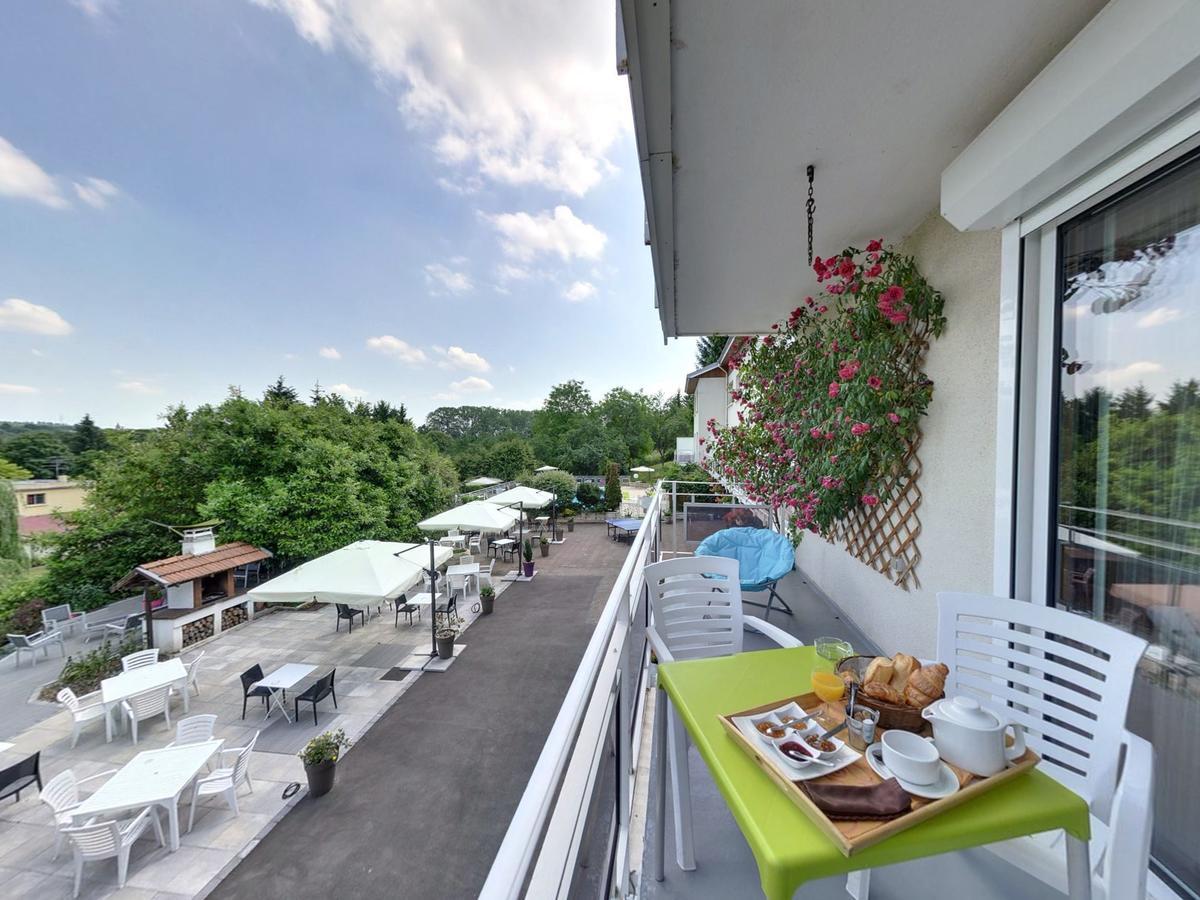 Logis Hotel Maison Carree Restaurant O Carre Dart Mereville  Экстерьер фото