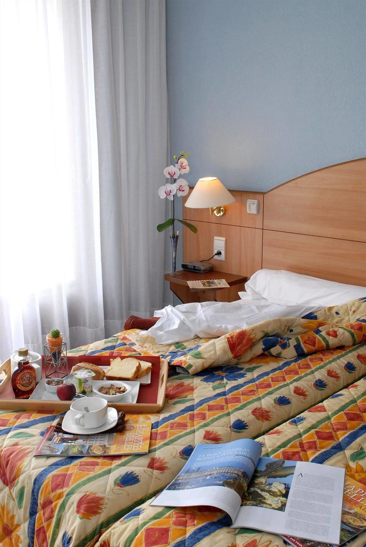 Logis Hotel Maison Carree Restaurant O Carre Dart Mereville  Экстерьер фото
