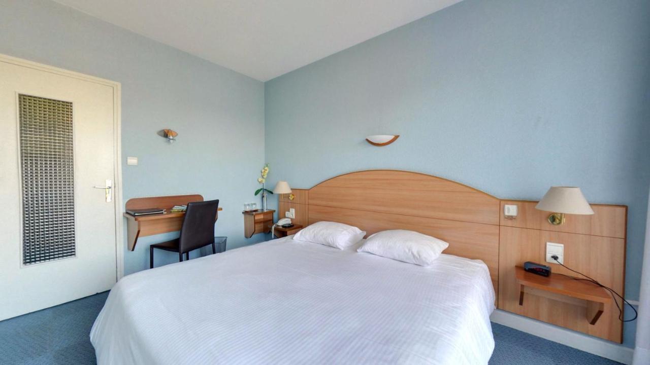 Logis Hotel Maison Carree Restaurant O Carre Dart Mereville  Экстерьер фото